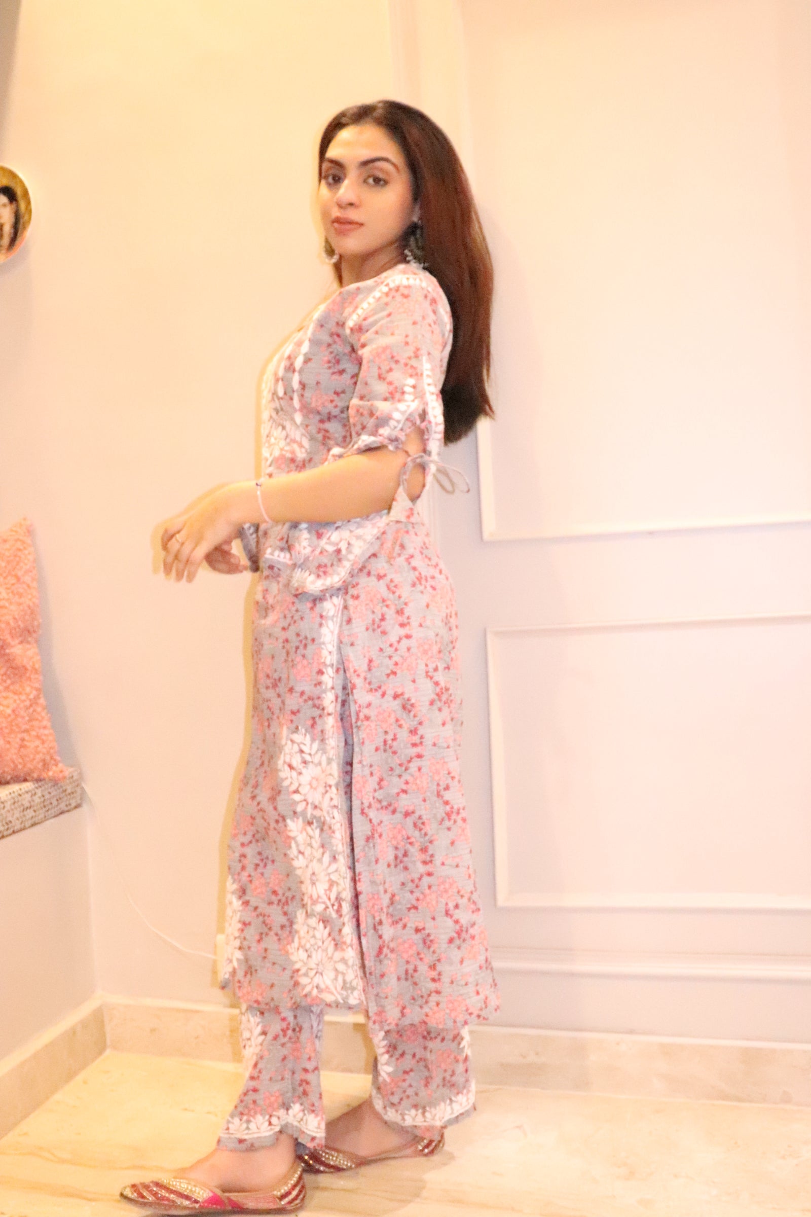 Grey Mulmul Dori Sleeves Kurti Set With White Embroidery.