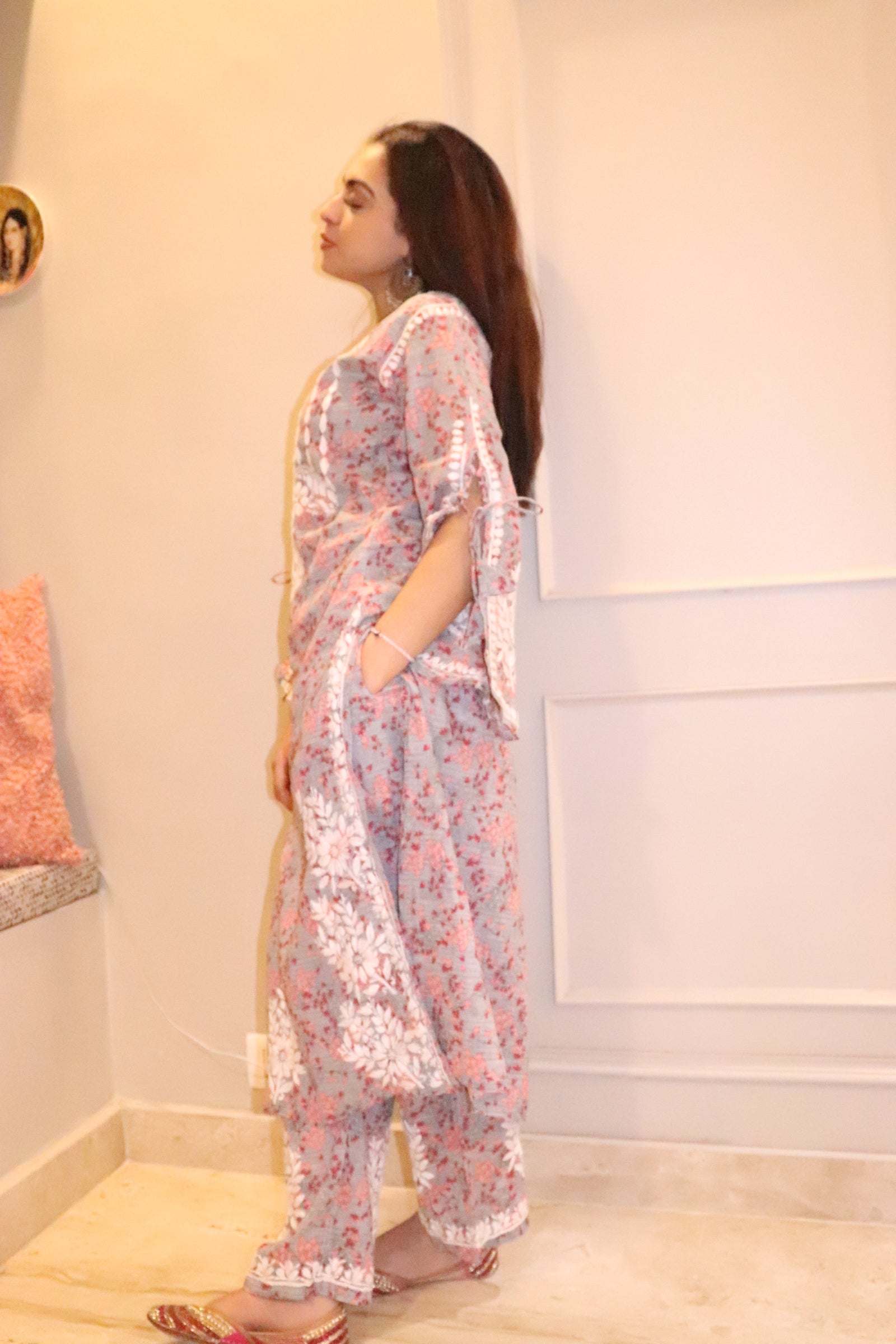 Grey Mulmul Dori Sleeves Kurti Set With White Embroidery.