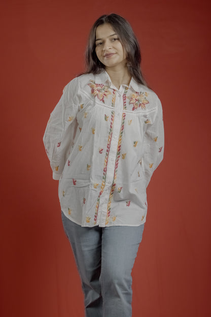 Woman wearing a white embroidered Short Kurti of Zurrrii